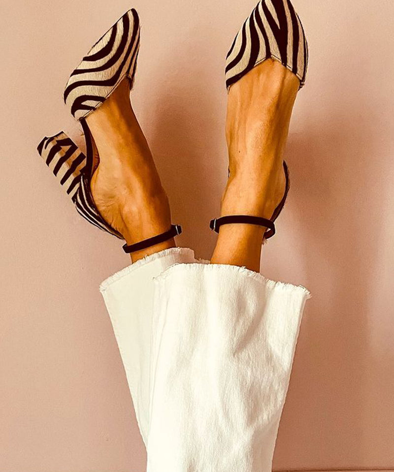 Zebrina - Közepes sarkú szandál zebra mintával