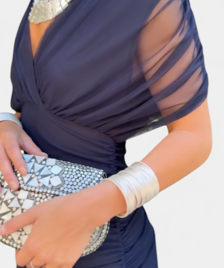 Luana - Elegáns ruha V nyakkivágással