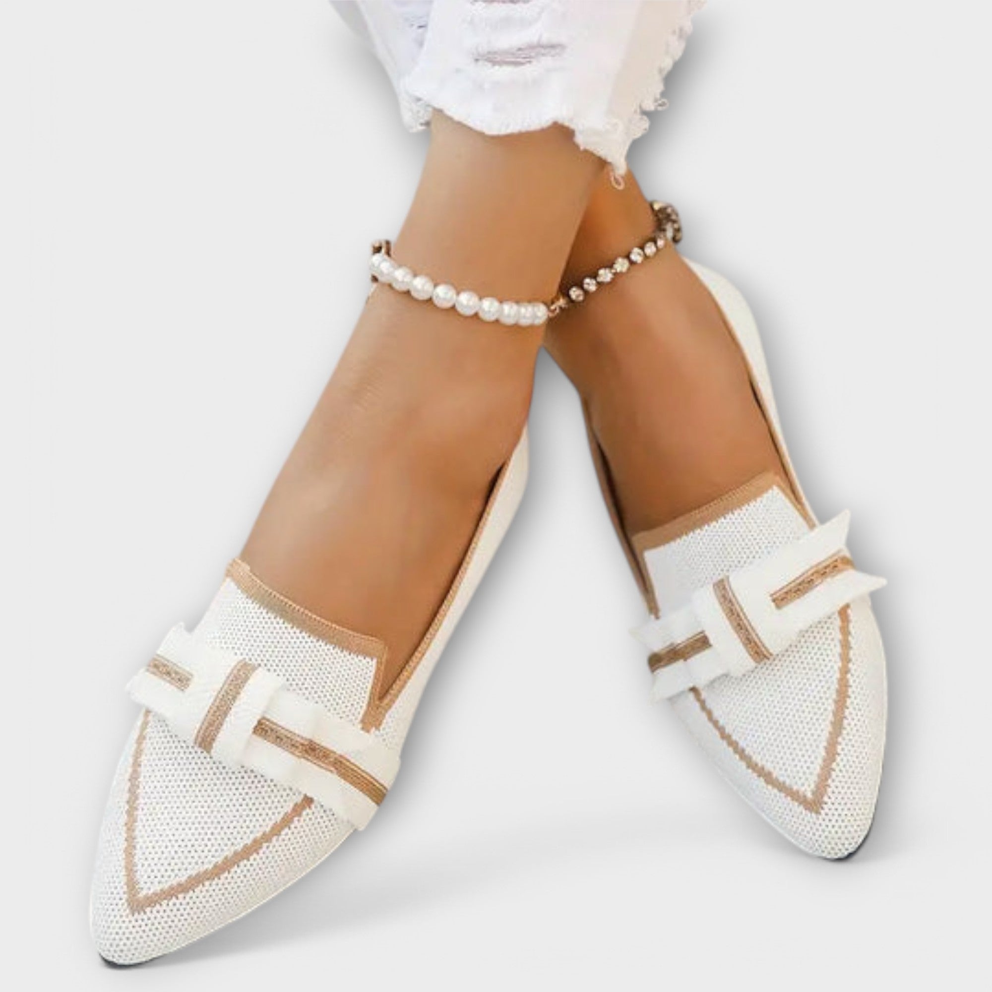Women's flat shoes with bow design